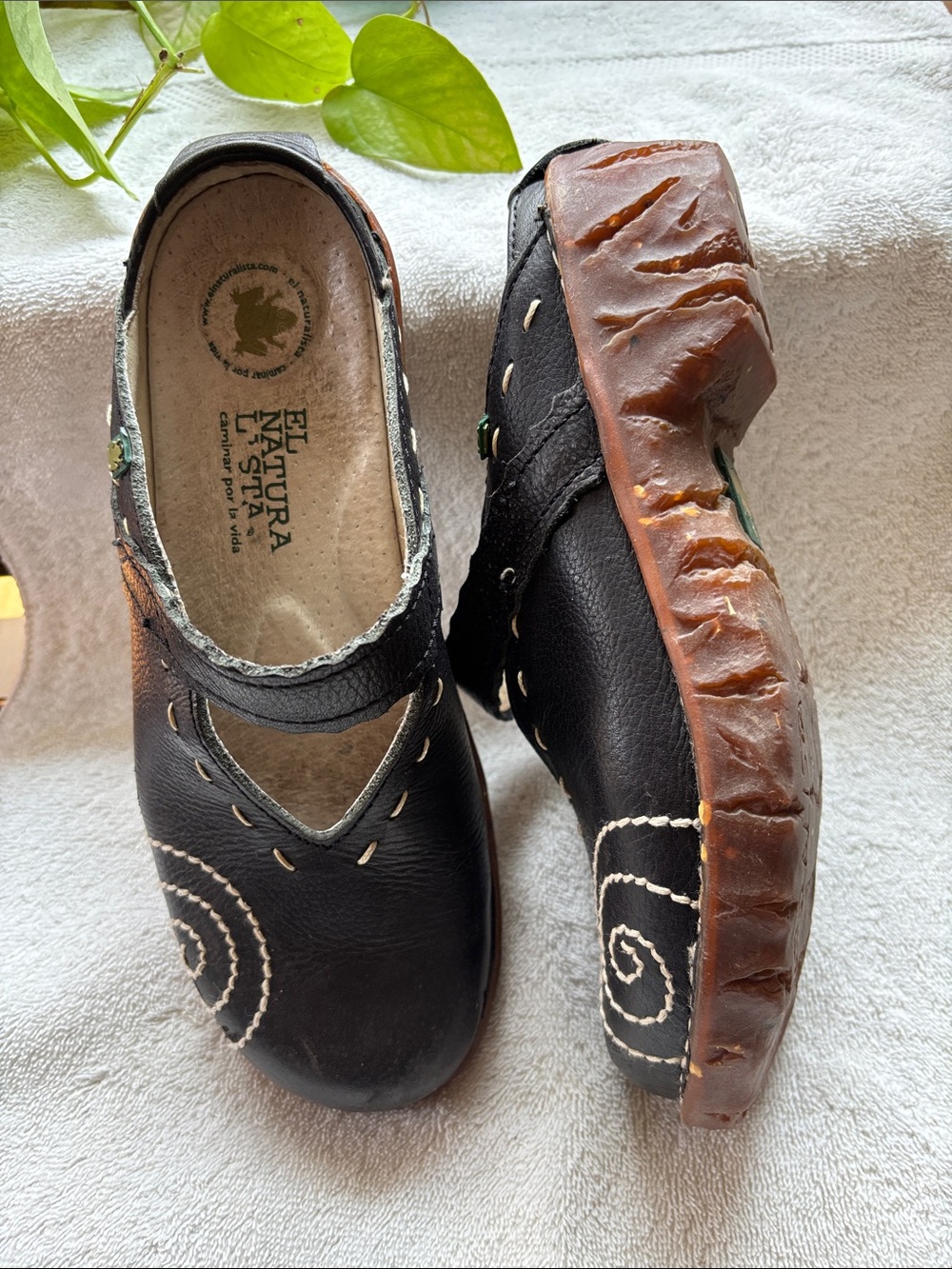 El Naturalista Black Leather Women’s Mary Jane with Brown/tan Rubber Sole